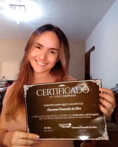 Aluna com certificado