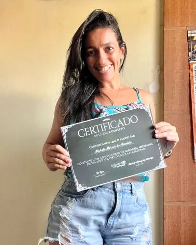 Aluna com certificado