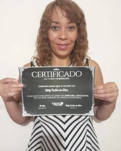 Aluna com certificado
